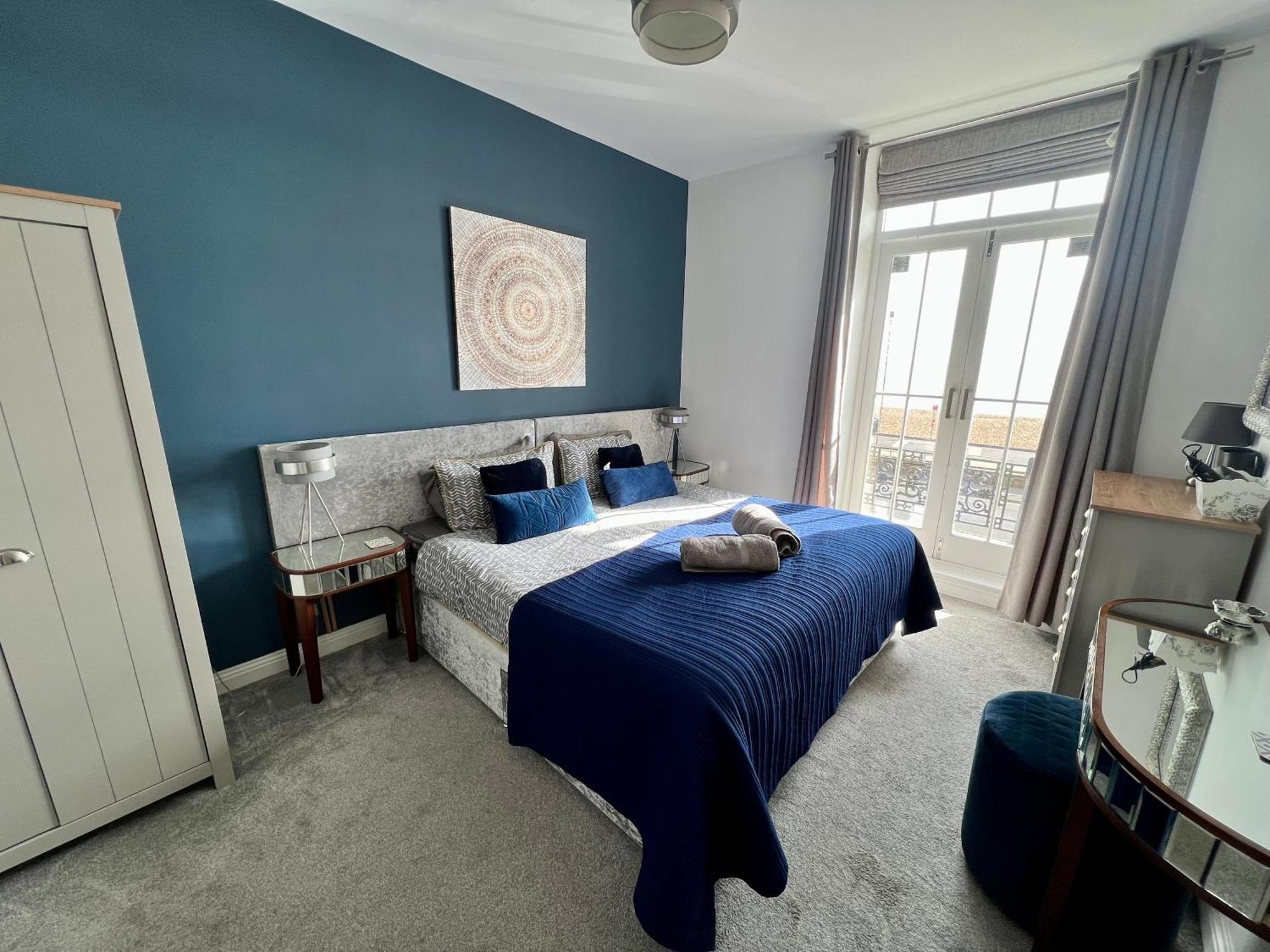 Apartment From The Balcony, Ensuite And Private Parking *