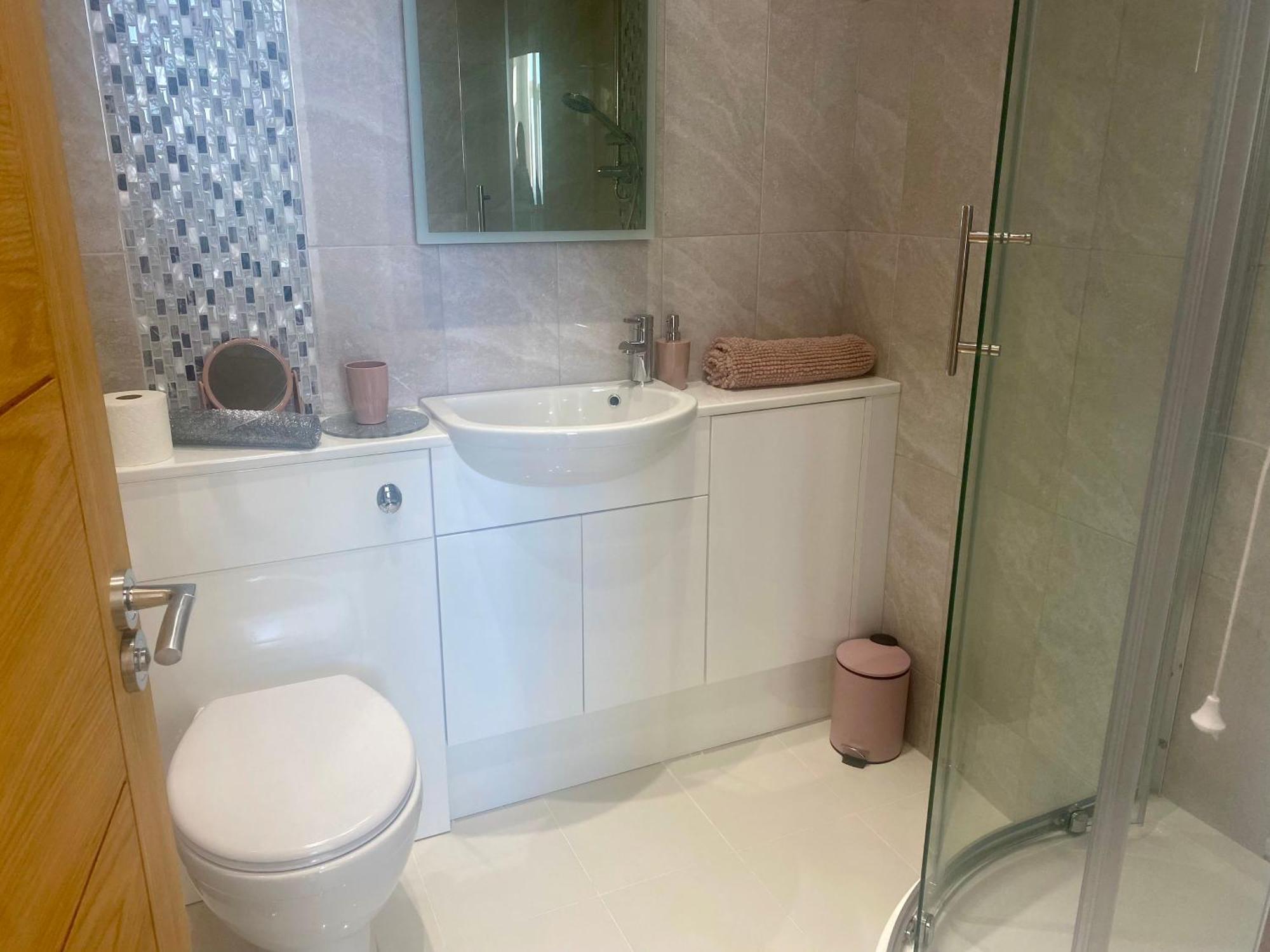 Apartment From The Balcony, Ensuite And Private Parking Portsmouth